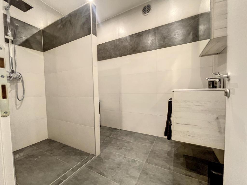 Appartement Moderne Avec Terrasse Et Piscine A Chatel Sur Bex Esterno foto
